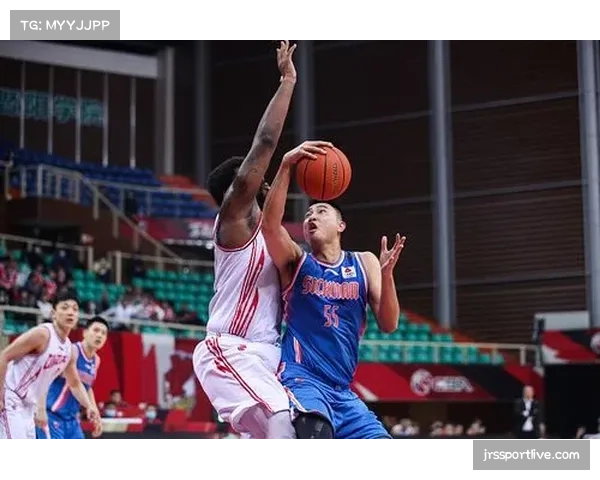 青岛94-90险胜天津，王睿泽贡献关键得分